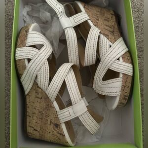 Kelly & Katie Wedges in white size 7